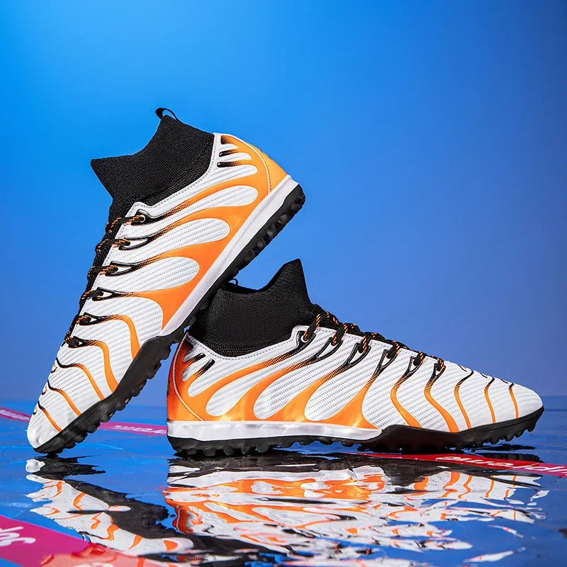 Homens jogo botas de futebol e - Outdoor Sport Court avaliação e preço
